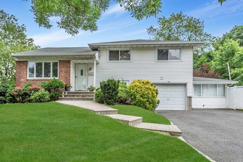 1 Frederick Dr, Plainview, NY 11803 photo 1