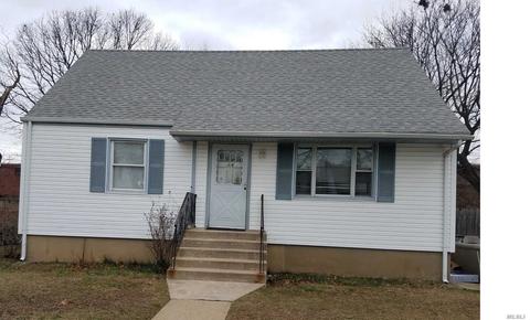 19 Circle Dr, Hempstead, NY 11550 photo 1
