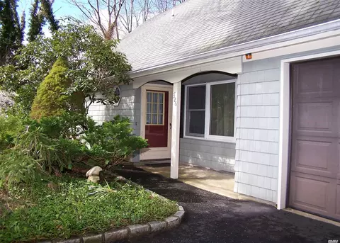 326 Hewlett Ave, Patchogue, NY 11772 photo 1