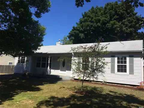 45 Smith St, Central Islip, NY 11722 photo 1