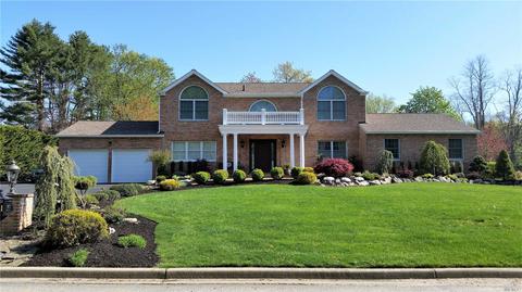 1 Adelphi Dr, Plainview, NY 11803 photo 1
