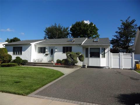 32 Peter Ln, Plainview, NY 11803 photo 1