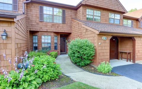 3 Sutton Pl, Islip, NY 11751 photo 1
