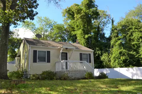 6 Ethel St, Patchogue, NY 11772 photo 1