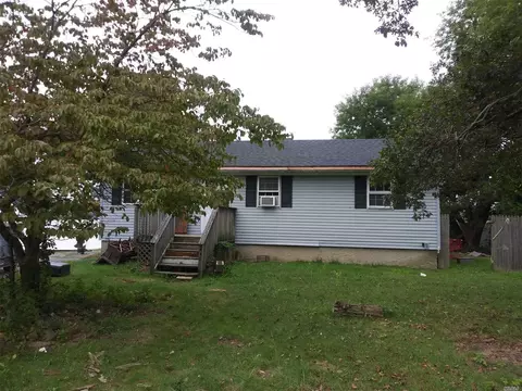 446 Scherger Ave, Patchogue, NY 11772 photo 1