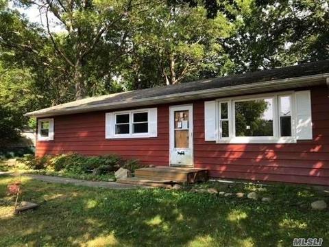 48 Montauk Trl, Ridge, NY 11961 photo 1