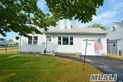 10 Midway St, Babylon, NY 11702 photo 1