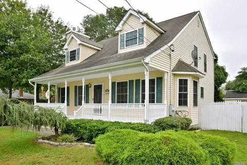 42 Vehslage St, Patchogue, NY 11772 photo 1