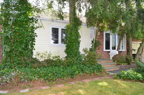 266 Central Park Rd, Plainview, NY 11803 photo 1