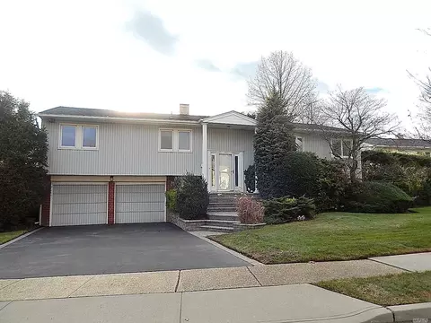 7 Pal Ct, Plainview, NY 11803 photo 1