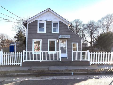 74 Academy St, Patchogue, NY 11772 photo 1