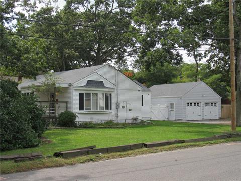 561 Pine Acres Blvd, Brightwaters, NY 11718 photo 1