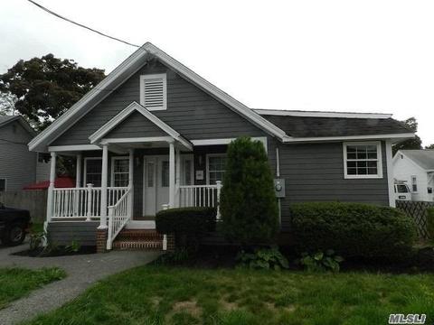 22 Pearl St, Patchogue, NY 11772 photo 1