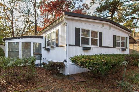 52514 Riverleigh Ave, Riverhead, NY 11901 photo 1