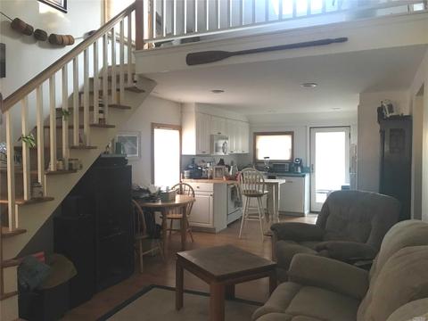 54 Brightwood St, Patchogue, NY 11772 photo 1