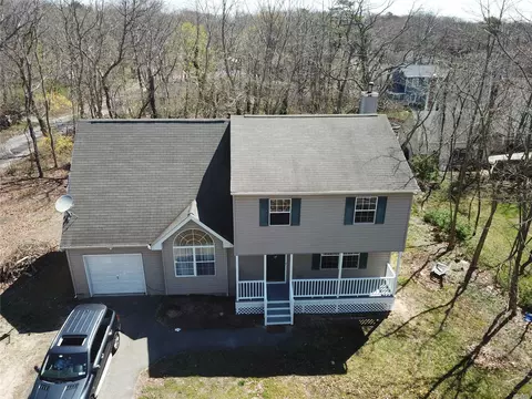 11 Roberts St, Mastic, NY 11950 photo 1