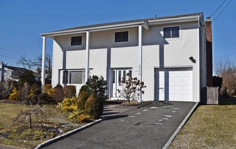 3510 Steven Rd, Baldwin, NY 11510 photo 1