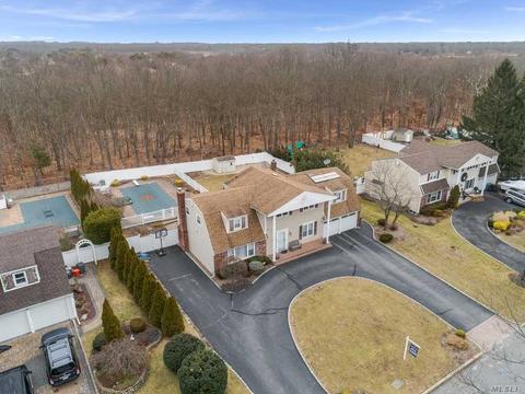 83 Wichard Blvd, Commack, NY 11725 photo 1