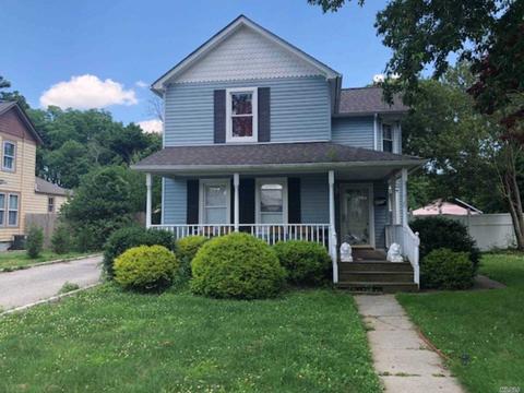 75 Jayne Ave, Patchogue, NY 11772 photo 1