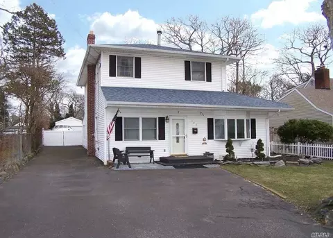 101 Conklin Ave, Patchogue, NY 11772 photo 1