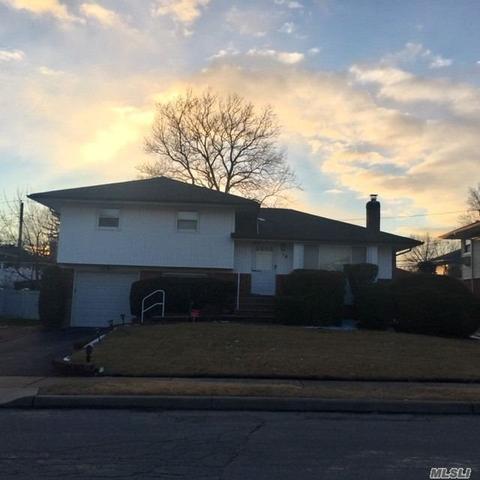 19 Wayne Dr, Plainview, NY 11803 photo 1