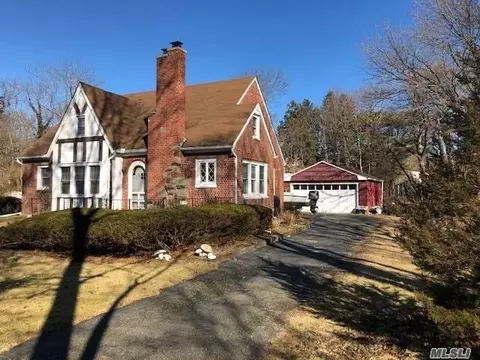 811 S Country Rd, Patchogue, NY 11772 photo 1