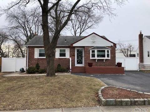 3 W Gate, Plainview, NY 11803 photo 1