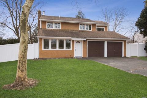 4 Nova Ct, Patchogue, NY 11772 photo 1