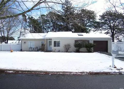 19 Pine Gate, Patchogue, NY 11772 photo 1