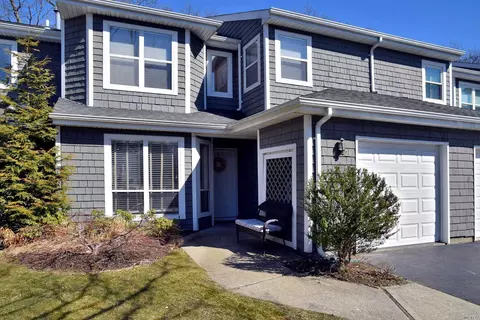 21 Madder Lake Cir, Commack, NY 11725 photo 1