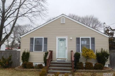 21 E 7th St, Patchogue, NY 11772 photo 1