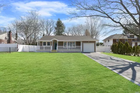 19 Crabapple Ln, Commack, NY 11725 photo 1