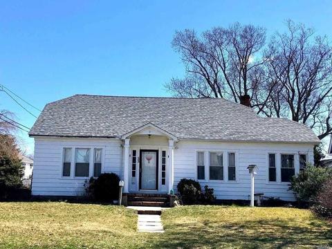 53 Wiggins Ave, Patchogue, NY 11772 photo 1