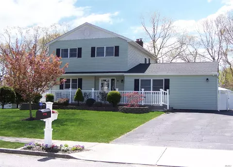 6 Steven Ct, Patchogue, NY 11772 photo 1