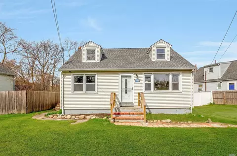 139 Wavecrest Dr, Mastic Beach, NY 11951 photo 1