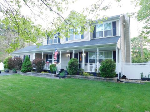 286 Walker Ave, E. Patchogue, NY 11772 photo 1