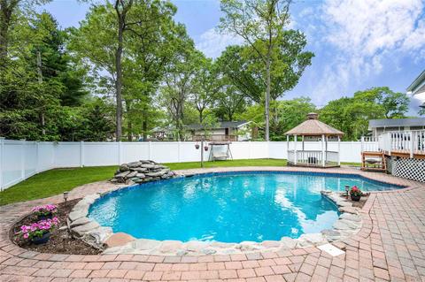 4 Acorn Ln, Commack, NY 11725 photo 1