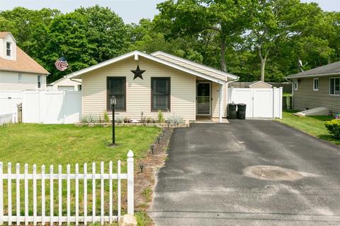 91 Biltmore Dr, Mastic Beach, NY 11951 photo 1