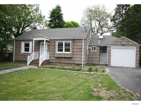 3 Victory Pl, E. Patchogue, NY 11772 photo 1