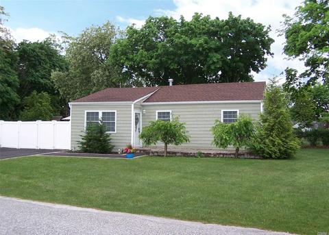 50 Sharp St, Patchogue, NY 11772 photo 1