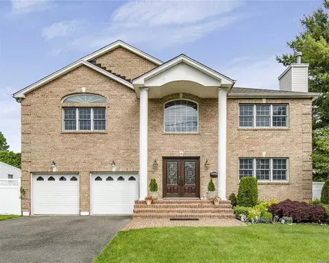 75 Main Pkwy E, Plainview, NY 11803 photo 1