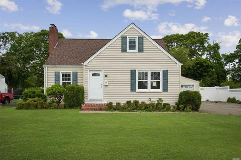 105 Everett St, Patchogue, NY 11772 photo 1