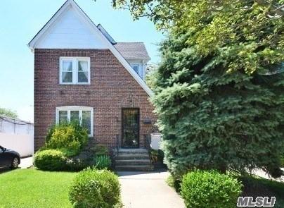 577 Marcellus Rd, Williston Park, NY 11596 photo 1
