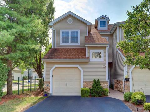 83 Carriage Ln, Plainview, NY 11803 photo 1