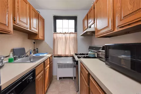 71-05 Park Dr E #A, Flushing, NY 11367 photo 1