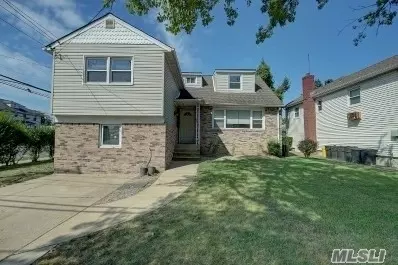 559 Arlington Pl, Cedarhurst, NY 11516 photo 1