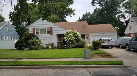 1547 Coolidge Ave, North Baldwin, NY 11510 photo 1