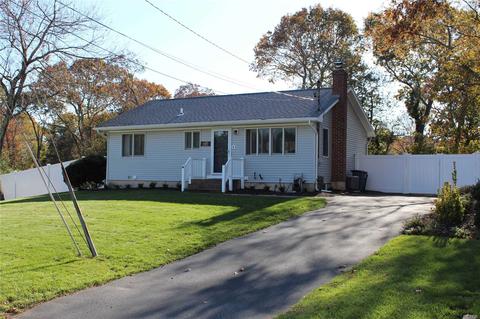 15 Joyce Dr, Riverhead, NY 11901 photo 1