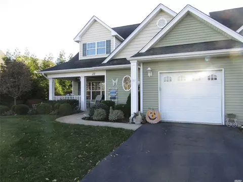 21 Warwick Row, Riverhead, NY 11901 photo 1