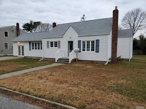 39 Harris St, Patchogue, NY 11772 photo 1